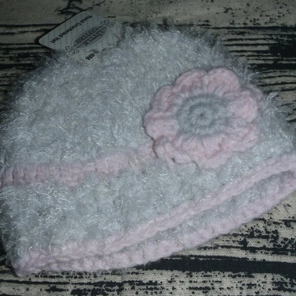 Little Cuties 0-6 Month Hand Crocheted Hat Baby Girl Grey Pink NWT - Picture 1 of 2